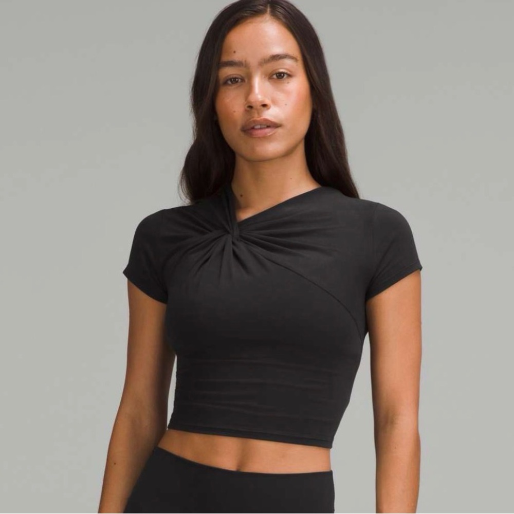 Lulu Black Asymmetrical Front-Twist T-Shirt XS